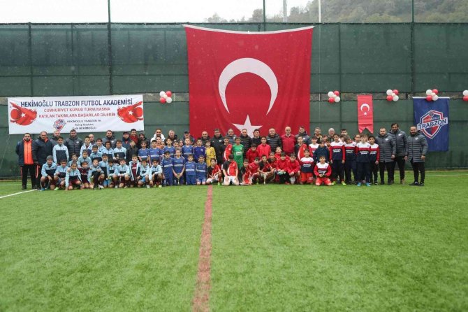 Hekimoğlu Trabzon Fk Cumhuriyet Kupası U12 Futbol Turnuvası Yapıldı