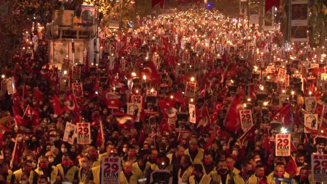 29 Ekim Cumhuriyet Bayramı Kadıköy’de Coşkuyla Kutlandı