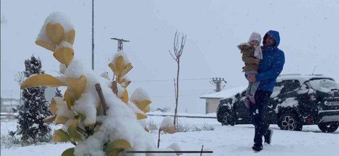 Sarıkamış’ta Etkili Olan Kar Yağışı Şehir Merkezini Beyaza Bürüdü