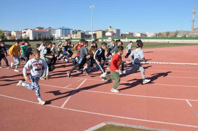 Kars’ta Cumhuriyet Koşusu’na 113 Sporcu Katıldı