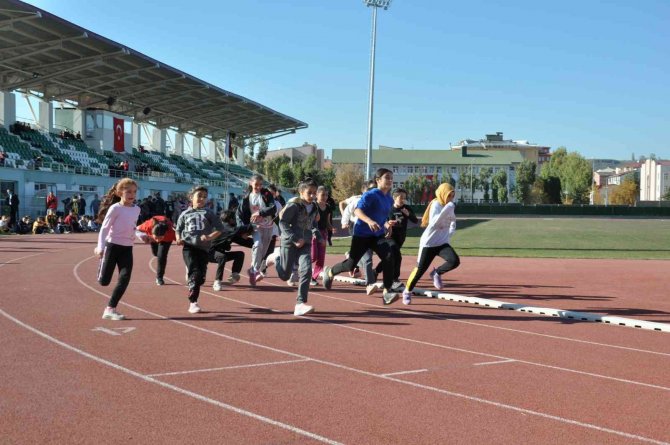 Kars’ta Cumhuriyet Koşusu’na 113 Sporcu Katıldı