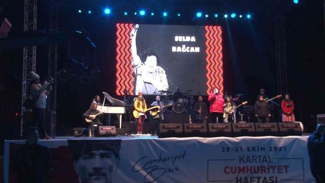 Kartal’da Selda Bağcan Rüzgarı Esti