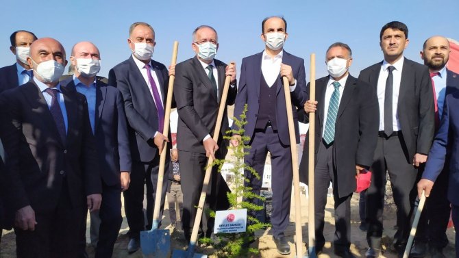 Konya’da Devlet Bahçeli Hatıra Ormanında Fidanlar Toprakla Buluşturuldu