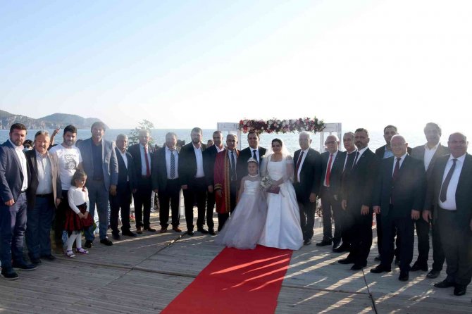 Siyasetçileri Buluşturan Nikah