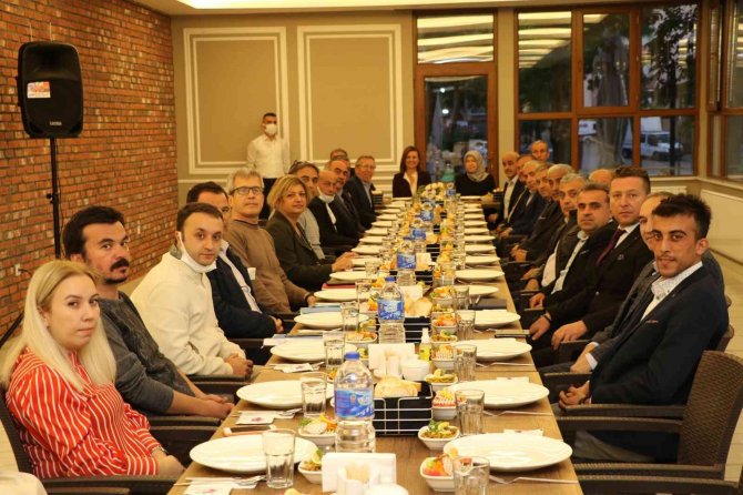 Başkan Köse, Sosyal Tesislerde Muhtarlarla Bir Araya Geldi