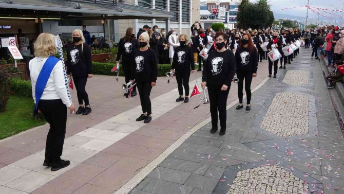 Cumhuriyet Kadınları Bandosu’dan 29 Ekim Gösterisi