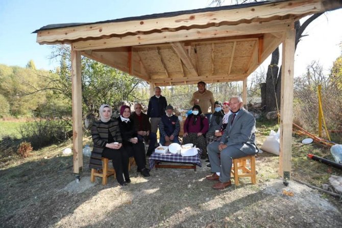 Seyitgazi Kaymakamı Baytak Ve Dr. Ayyıldız Safran Hasadına Katıldı