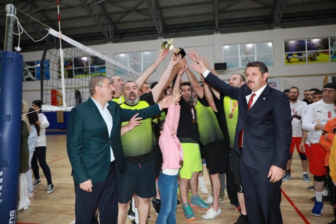 Kurumlar Arası Voleybol Turnuvasında Şampiyon Belli Oldu