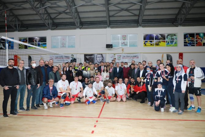 Kurumlar Arası Voleybol Turnuvasında Şampiyon Belli Oldu