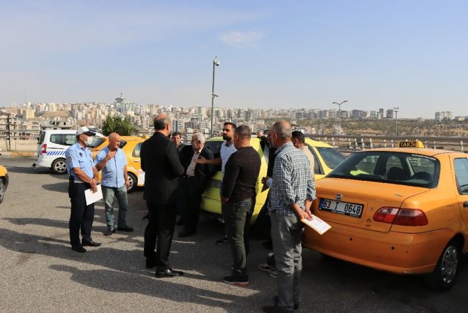 Taksi Sürücülerine 12 Kural Anlatıldı