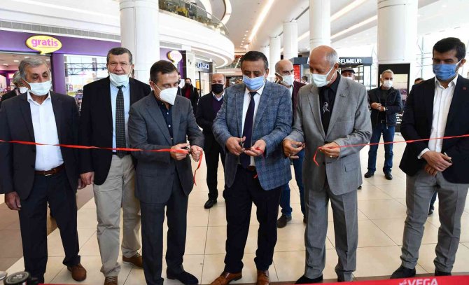 Cumhuriyet Sergisi Beğeniye Sunuldu