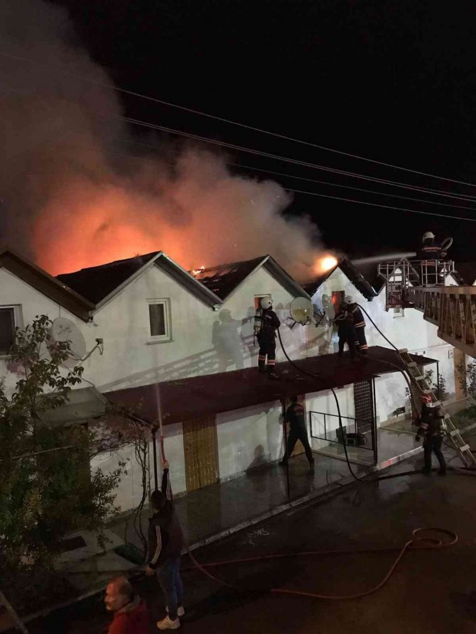 Balıkçı Barınaklarında Çıkan Yangın Söndürüldü