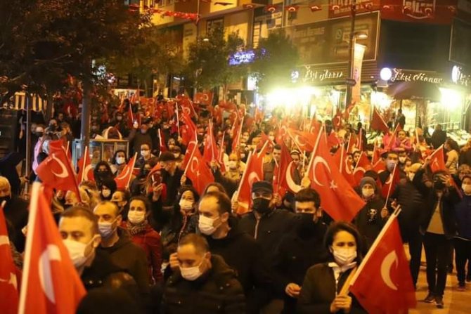 Bandırma’da Düzenlenen Fener Alayına Binlerce Kişi Katıldı
