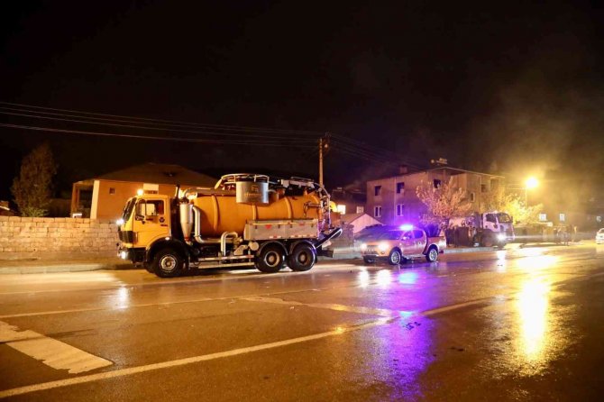 Van’da Su Baskınlarına Büyükşehir Belediyesinden Anında Müdahale