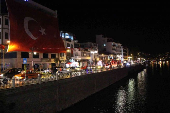 Amasya Belediyesinden Cumhuriyet Konvoyu Ve Bando Konseri
