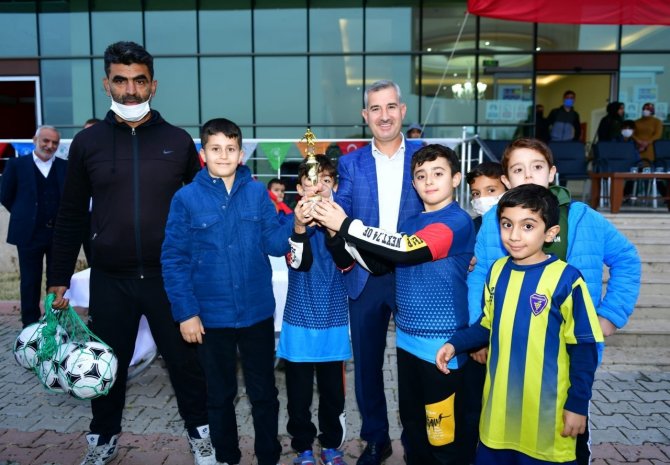 Cumhuriyet Kupası’nda Dereceye Girenlere Ödülleri Dağıtıldı