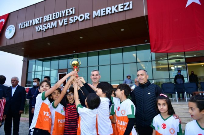 Cumhuriyet Kupası’nda Dereceye Girenlere Ödülleri Dağıtıldı