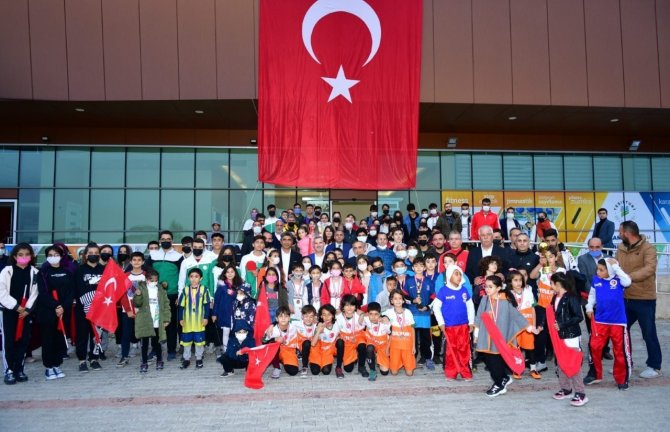 Cumhuriyet Kupası’nda Dereceye Girenlere Ödülleri Dağıtıldı