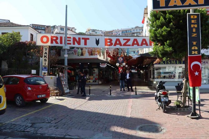 Amerikalı Zenginleri Taşıyan ‘Azamara Journey’ Kuşadası’na Yanaştı