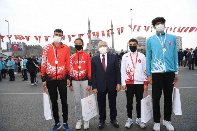 18 Sporcu Ödüllerini Aldı