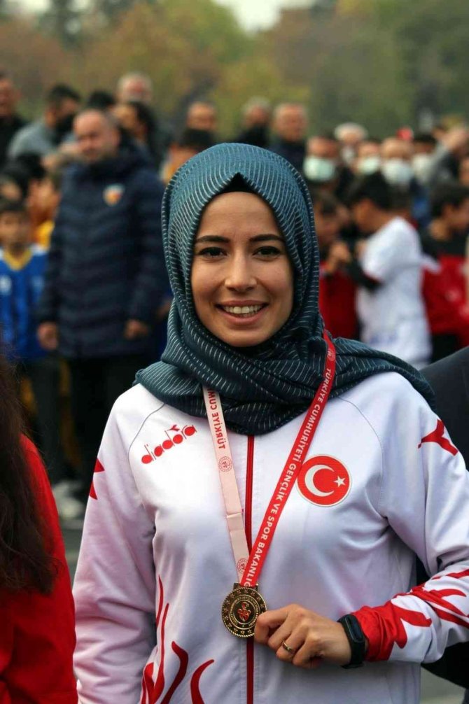 18 Sporcu Ödüllerini Aldı