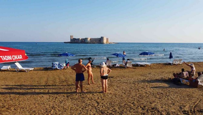 Birçok İlde Kar, Yağmur, Soğuk Hava, Mersin’de İse Güneş Ve Deniz Keyfi