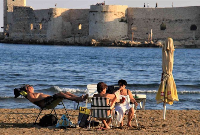 Birçok İlde Kar, Yağmur, Soğuk Hava, Mersin’de İse Güneş Ve Deniz Keyfi