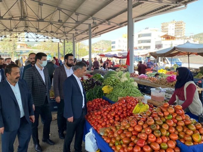 Başkan Bilgili, Pazar Esnafı Ve Vatandaşlar Bir Araya Geldi