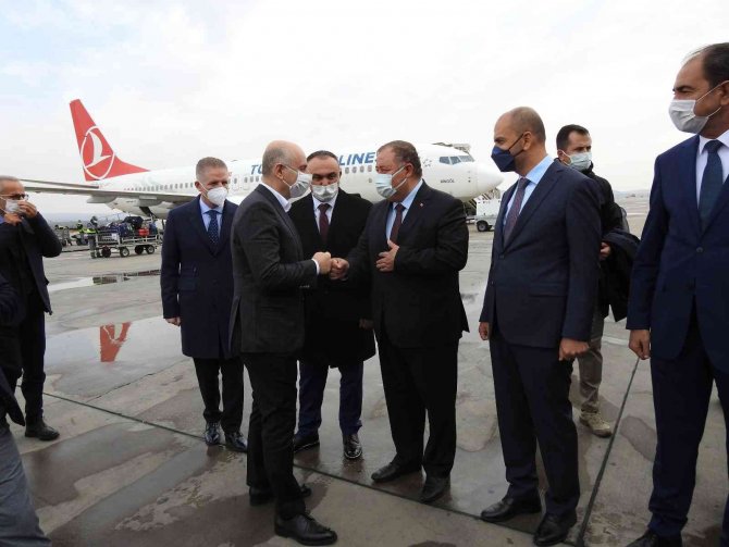 Bakan Karaismailoğlu, Gaziantep Havaalanı Yeni Terminalini İnceledi