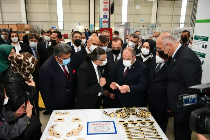 Bakan Varank; "Ülkemizi Katma Değer Oluşturarak Refahını Tüm Milletiyle Paylaşan Bir Ülke Olmak İçin Büyük Gayretle Çalışıyoruz"