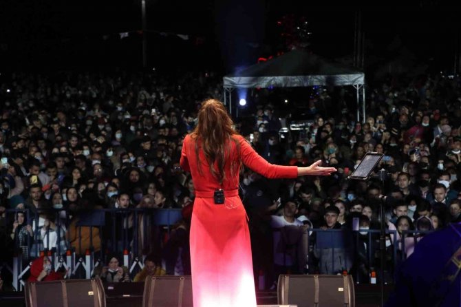 Cumhuriyet Kutlamalarında Funda Arar’la Görkemli Final