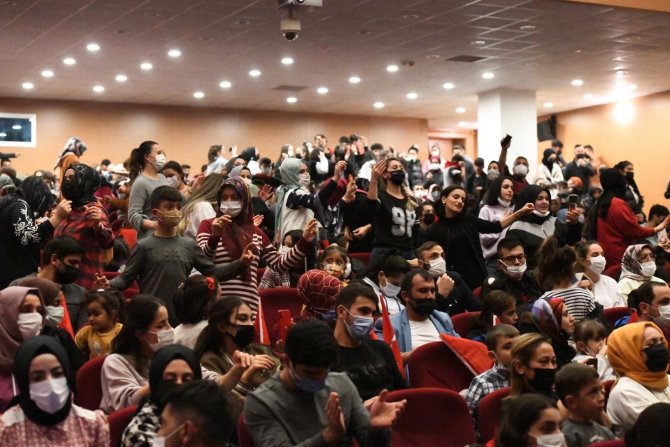 Devlet Tiyatroları Pursaklar Sahnesi’nde 29 Ekim Coşkusu
