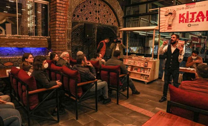 Diyarbakır Büyükşehir Belediyesi ’Kitap Mezatı’ Düzenledi