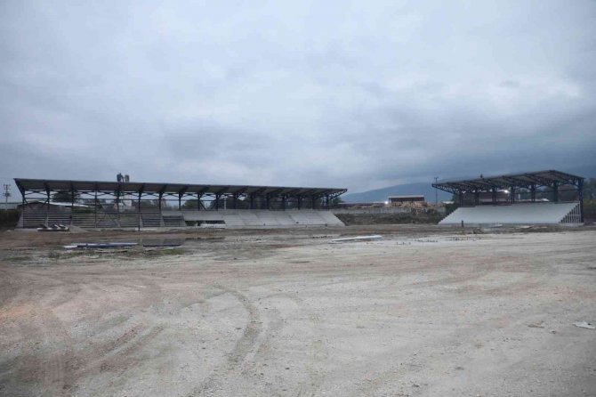 Başkan Özlü, Spor Kampüsü Alanını Gezdi