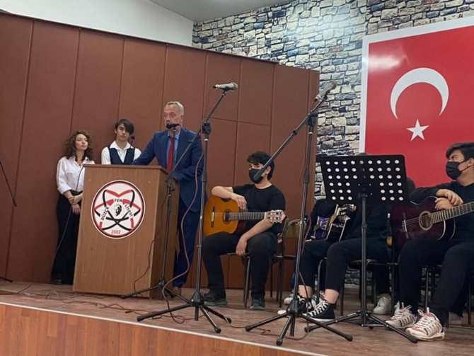 Öğrencilerden Coşkulu Kutlama