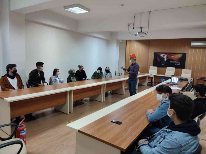 Stajyer Öğrencilere Temel İş Sağlığı Eğitimi Verildi