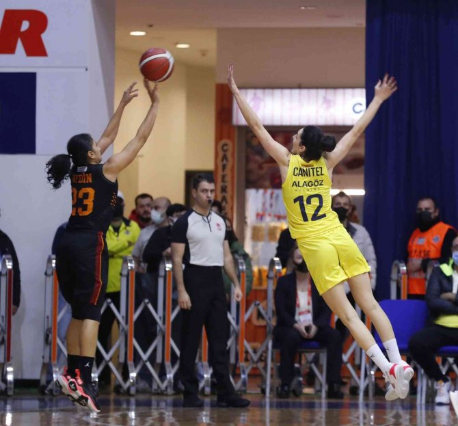 Kadınlar Basketbol Süper Ligi: Fenerbahçe: 74 - Galatasaray: 56
