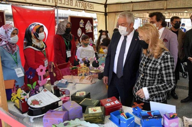Yaşları Küçük, Maharetleri Büyük Ellerden Cumhuriyet Sergisi