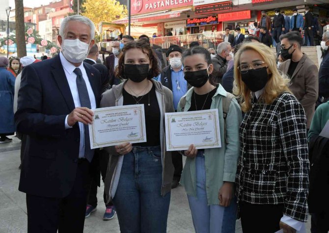 Yaşları Küçük, Maharetleri Büyük Ellerden Cumhuriyet Sergisi