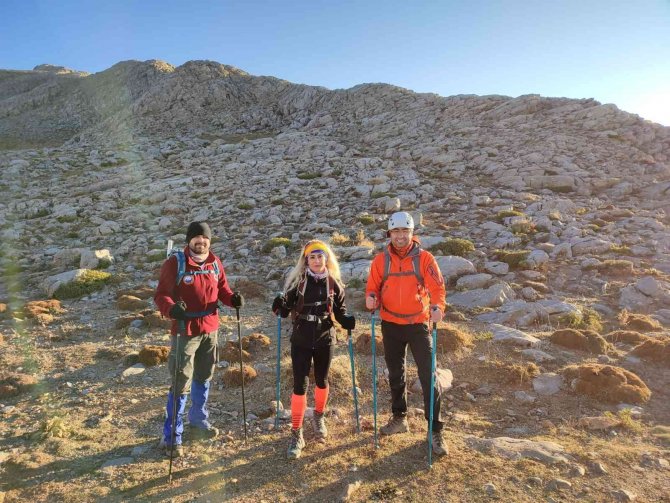 Isparta’da Öğretmenler Cumhuriyet Bayramını Zirvede Kutladı