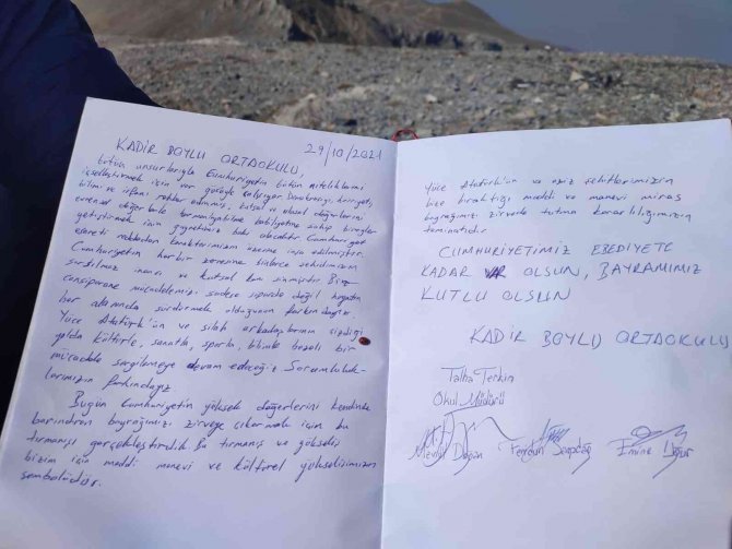 Isparta’da Öğretmenler Cumhuriyet Bayramını Zirvede Kutladı