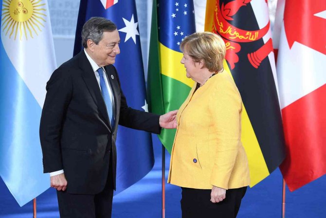 Merkel: “Dünya Ticaret Örgütü Kendini Yenilemeli”