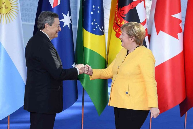 Merkel: “Dünya Ticaret Örgütü Kendini Yenilemeli”