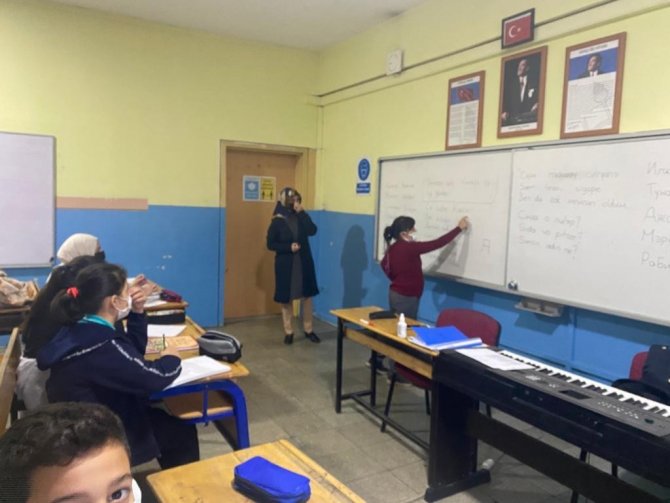 10 Öğrenci Çerkezce Dilini Seçti