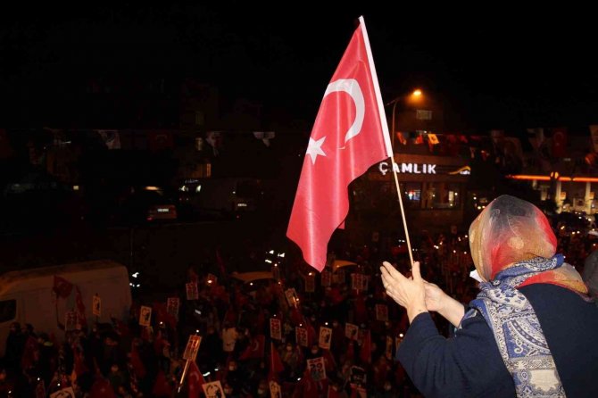 Kartal’da Fener Alayında Buluşan Binler, Cumhuriyet Coşkusuna Ortak Oldu