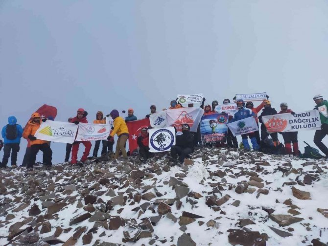 Dağcılar 29 Ekim Cumhuriyet Bayramı İçin Tırmandı
