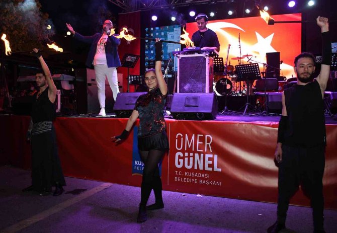 Kuşadası’nda Cumhuriyet Bayramı Coşkusu Sokağa Taştı