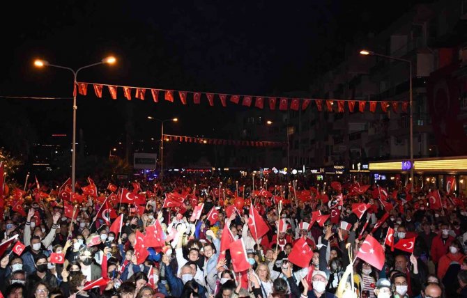 Kuşadası’nda Cumhuriyet Bayramı Coşkusu Sokağa Taştı