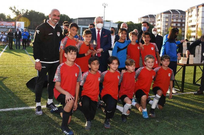Manisa U12 Cumhuriyet Futbol Şenliği’ne Görkemli Kapanış