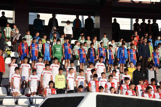 Manisa U12 Cumhuriyet Futbol Şenliği’ne Görkemli Kapanış